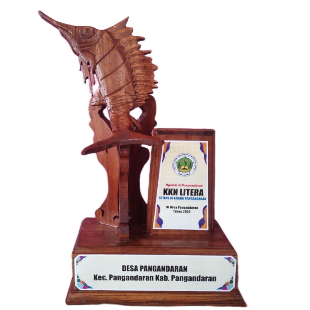 plakat / piala kayu jati asli, bentuk unik dan iconik