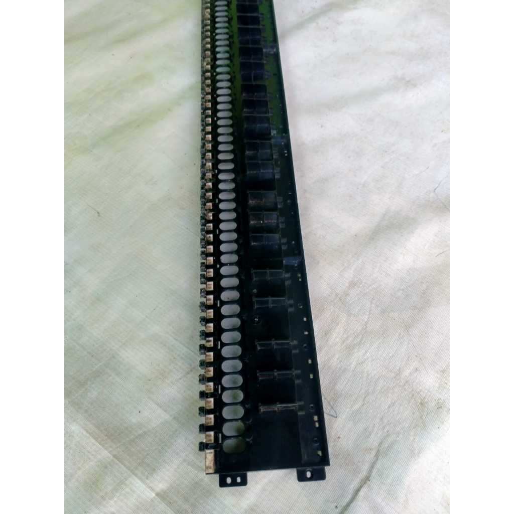 Dudukan tuts buat korg pa300/600 bekas pakai masih utuh