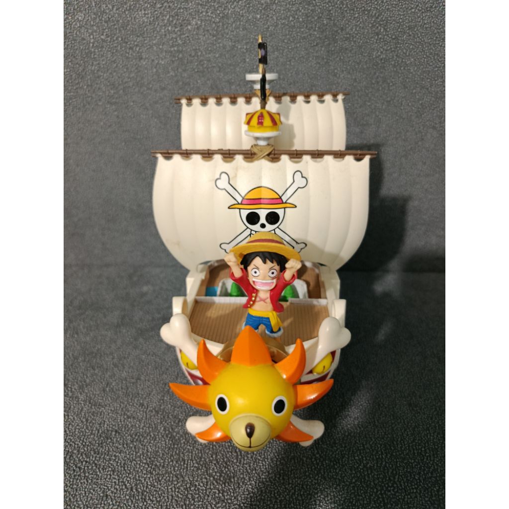 Action Figure WCF Kapal Mega Thousand Sunny Go Anime One Piece
