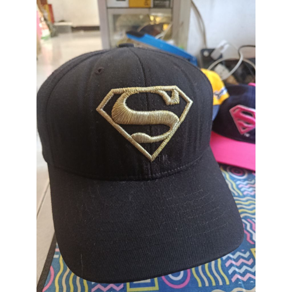 topi superman WB