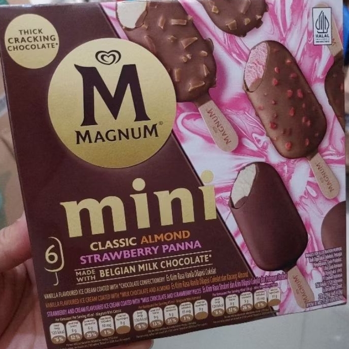 

Es Krim Ice Cream Walls Magnum MINI STRAWBERRY Panna Classic Almond ( isi 6 pcs )