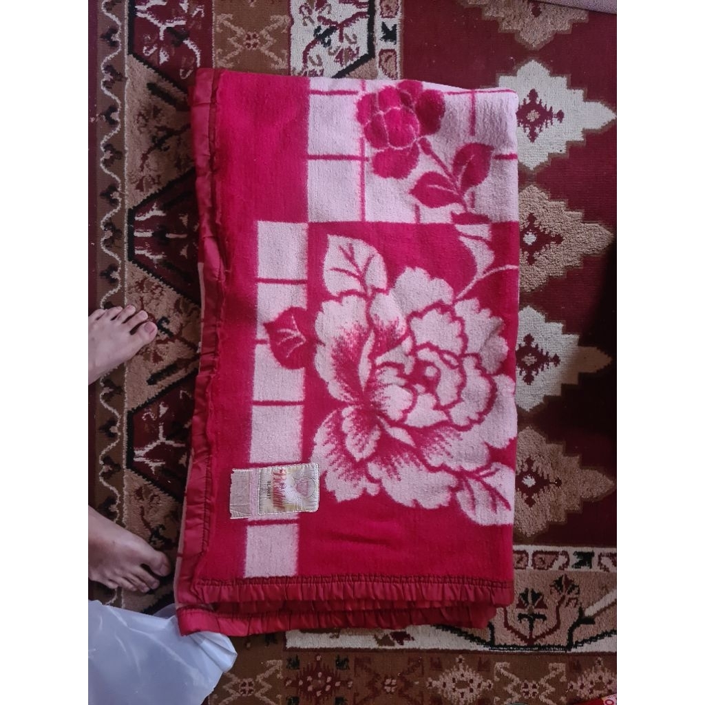 Selimut Jadul ex Asrama/Hotel