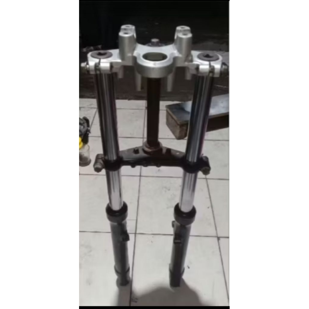 shock depan motor Yamaha Vixion old original copotan