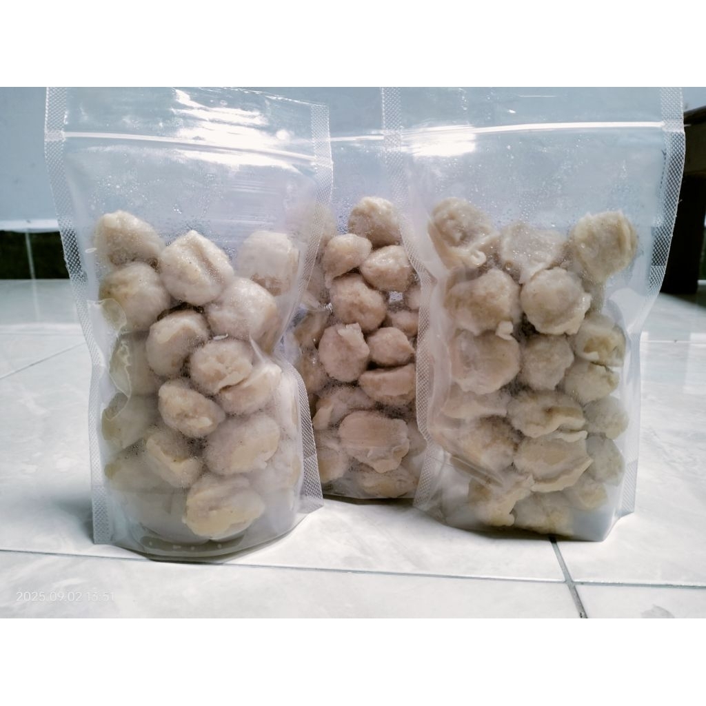 

FROZEN BAKSO AYAM ISI 30