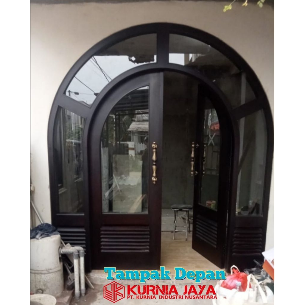 Pintu Klasik Lengkung Kaca dan Jendela Kayu Merbau Oven Papua