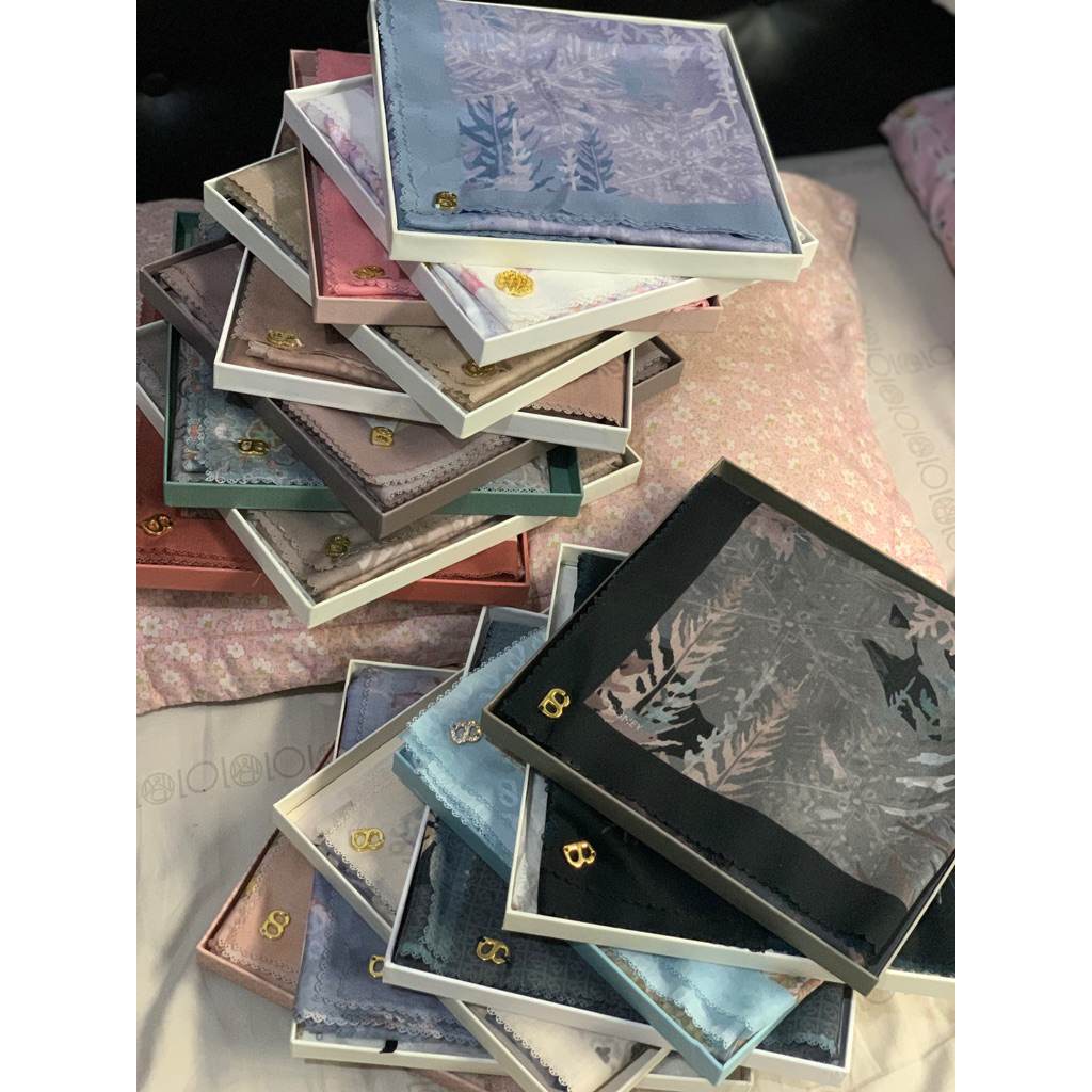 Preloved Scarf Buttonscarves Original