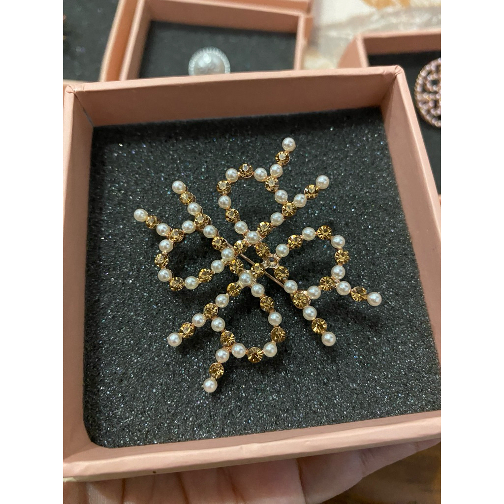 NEW Reject Sale Monogram brooch Ria Miranda