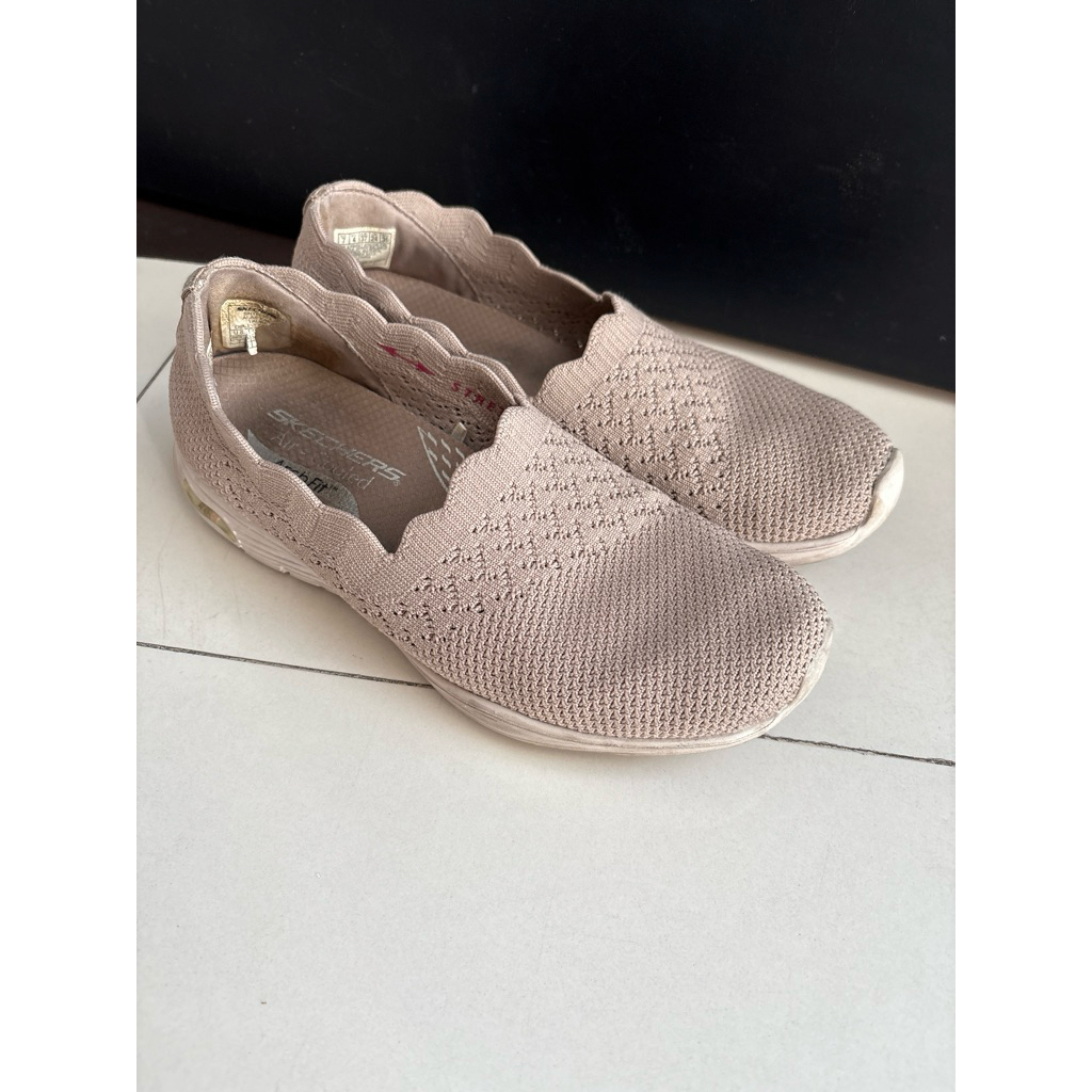 sepatu skechers preloved