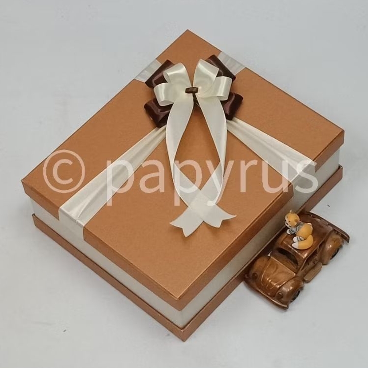 

PAPYRUS Sandwich 25x30 Tinggi 10cm Kotak Kado Gift Box Hardbox Hampers Hadiah V2
