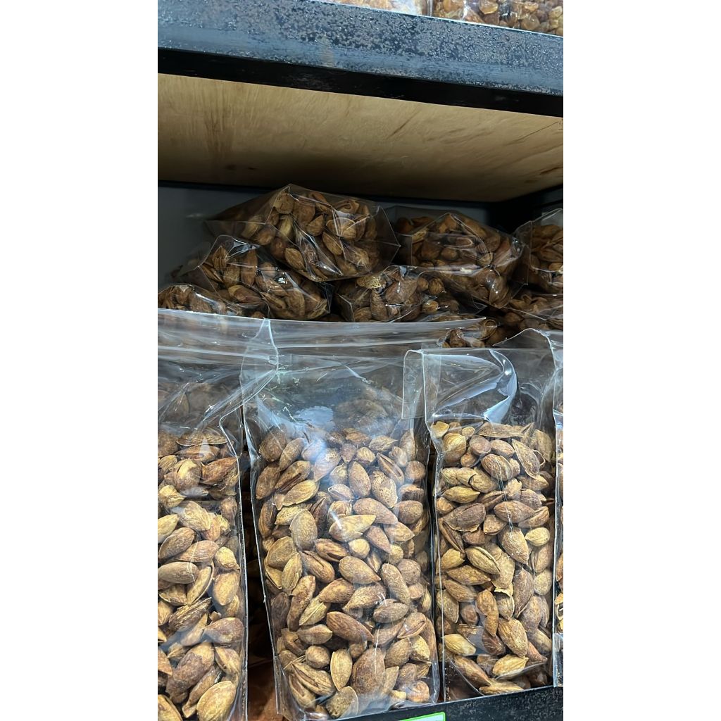 kacang almond kulit 500gr - kacang almond premium