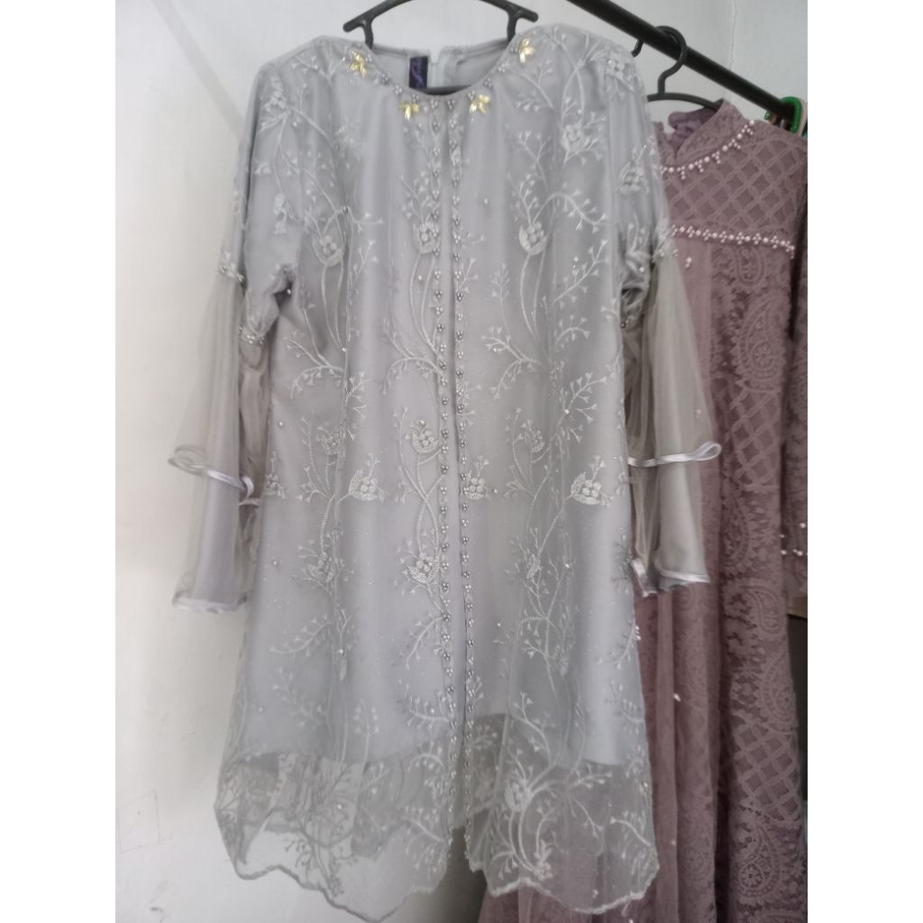 Preloved dessy dress atasan gaun kebaya brokat