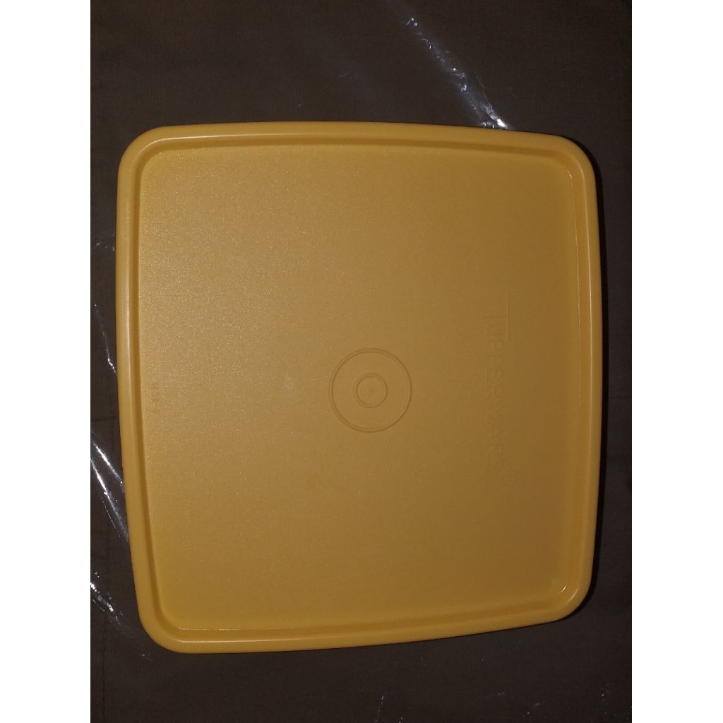 Tupperware Large Square Away 660ml