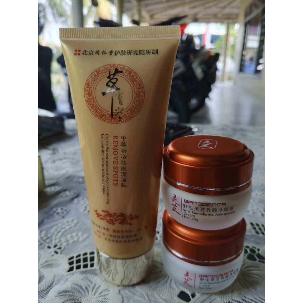 YU CHUN MEI GOLD GANODERMA ISI 3 ( sabun gold, cream siang dan malam gold )