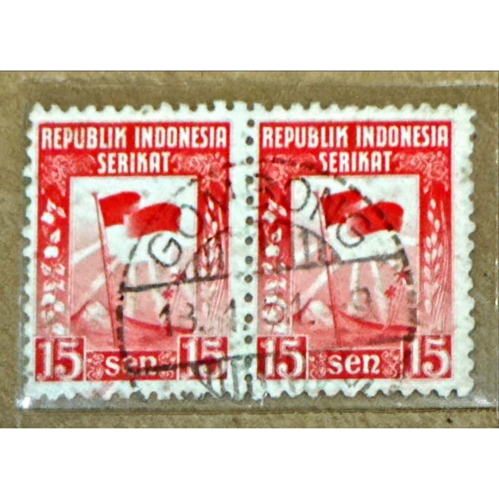 

(BA) PRANGKO INDONESIA 1950 BENDERA 15 sen (18 x 23mm) PAIR DENGAN CAP GOMBONG 13.1.51 ) USED LANGKA.