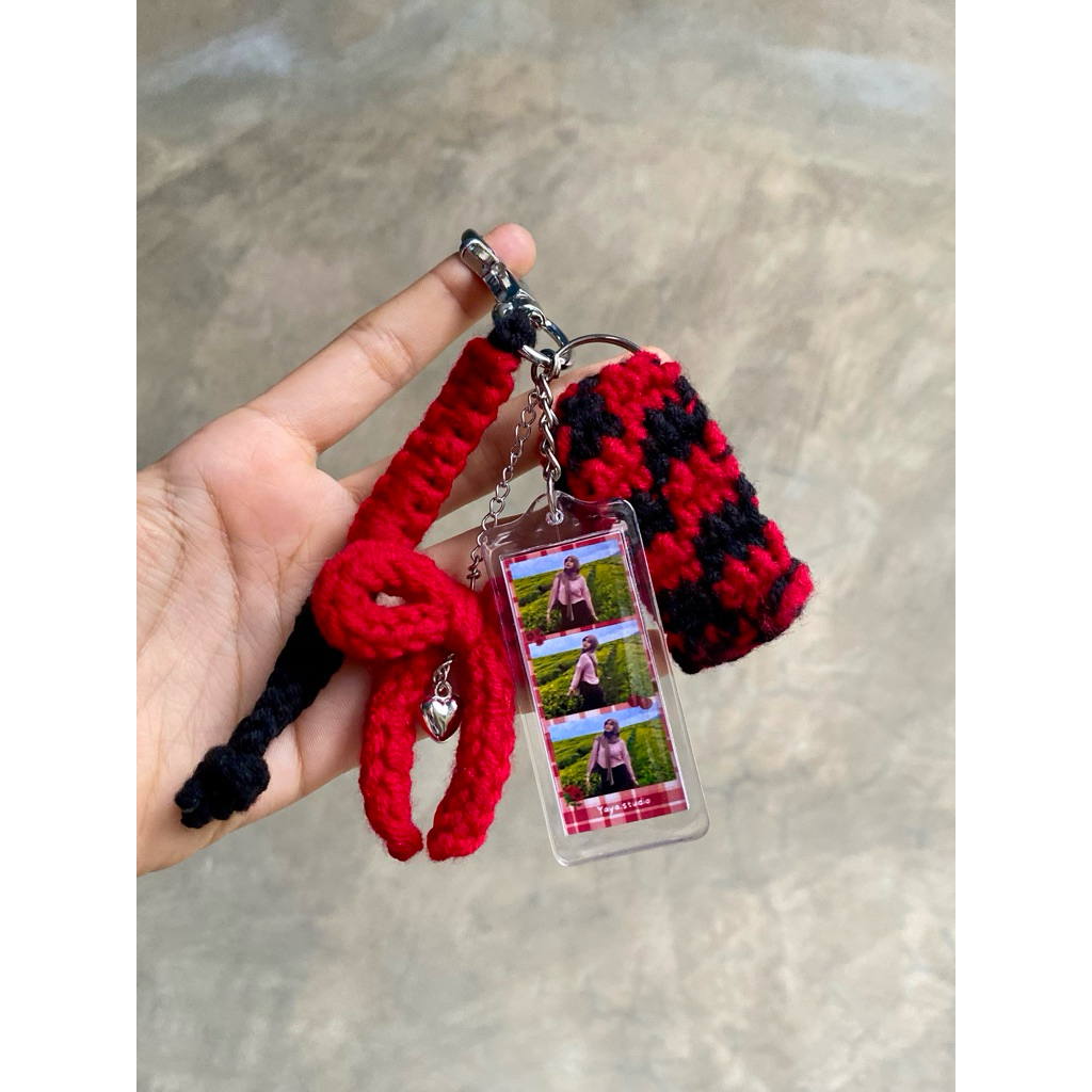 Gantungan Kunci Custom Foto Acrylic + Rajut Handmade