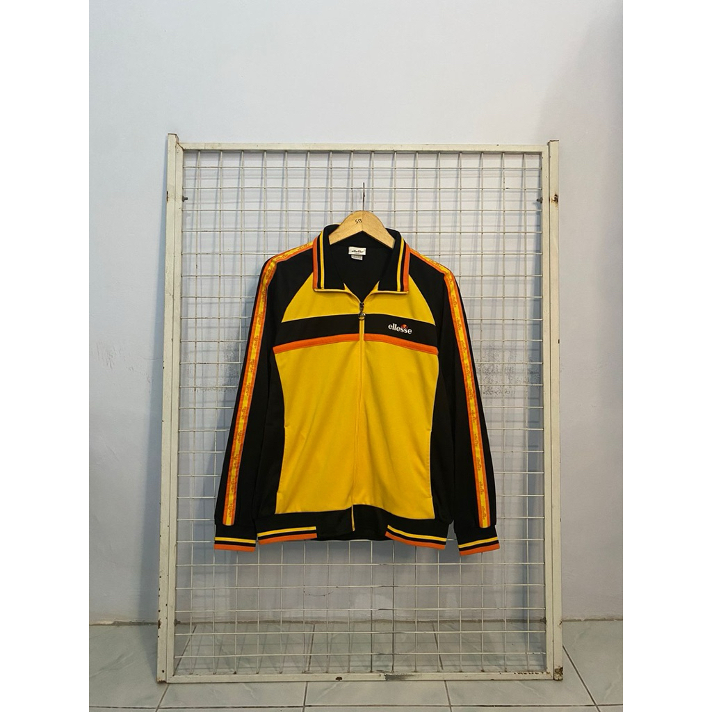 Tracktop Ellesse Tapped Logo