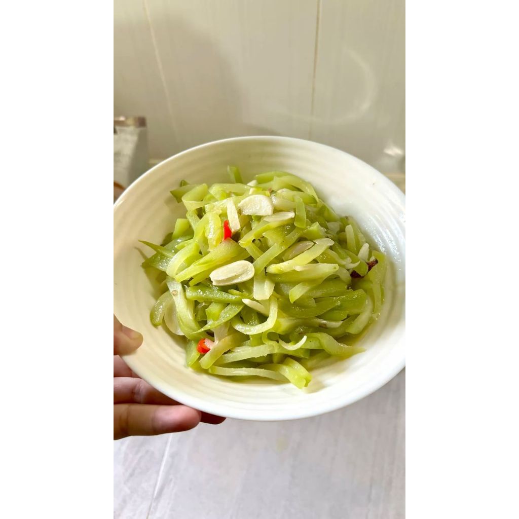 

labu siam olahan pasakan ibu rumah tangga praktis dan lezat,bisa di olah berbagai variasi makanan