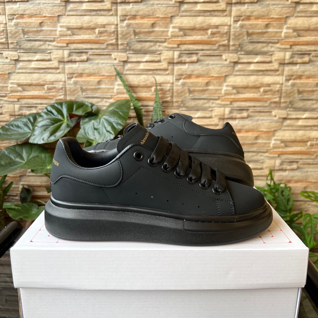 SNEAKERSDAY23 - SEPATU PRIA KASUAL FORMAL ALEXANDER MCQUEEN