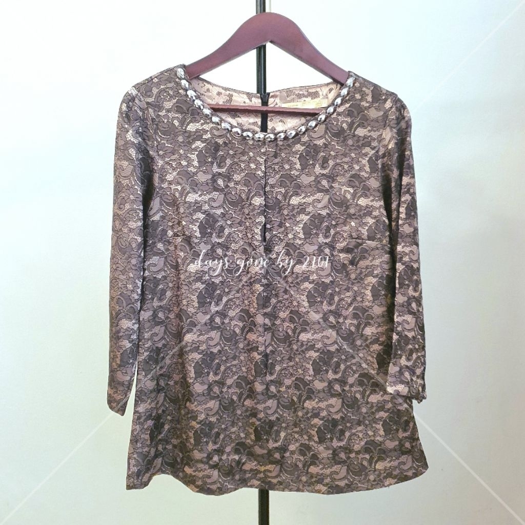 Blouse Brokat / Brocade Satin Hitam Emas by "Minimal Gold". Size L