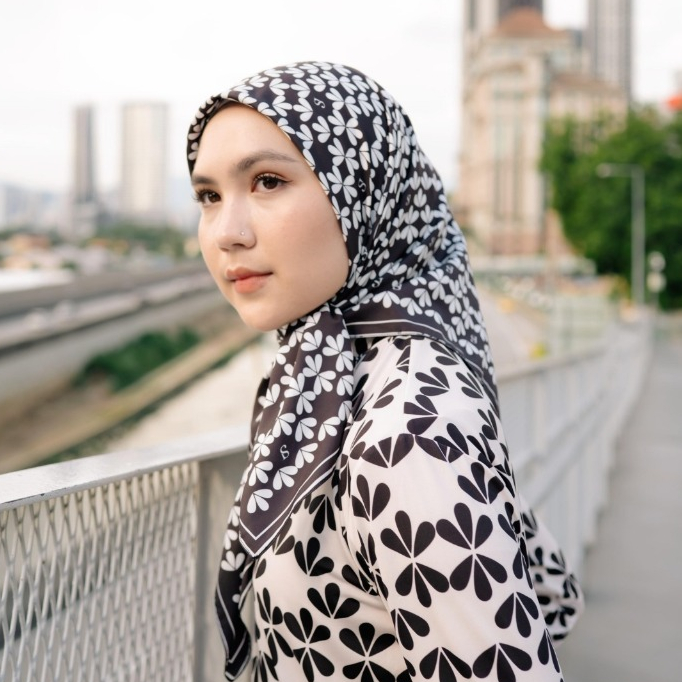 senja.id syal scarf "MONOKROM"