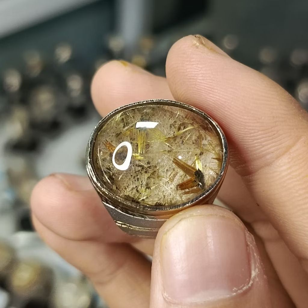 Cendana rambut emas varian langka