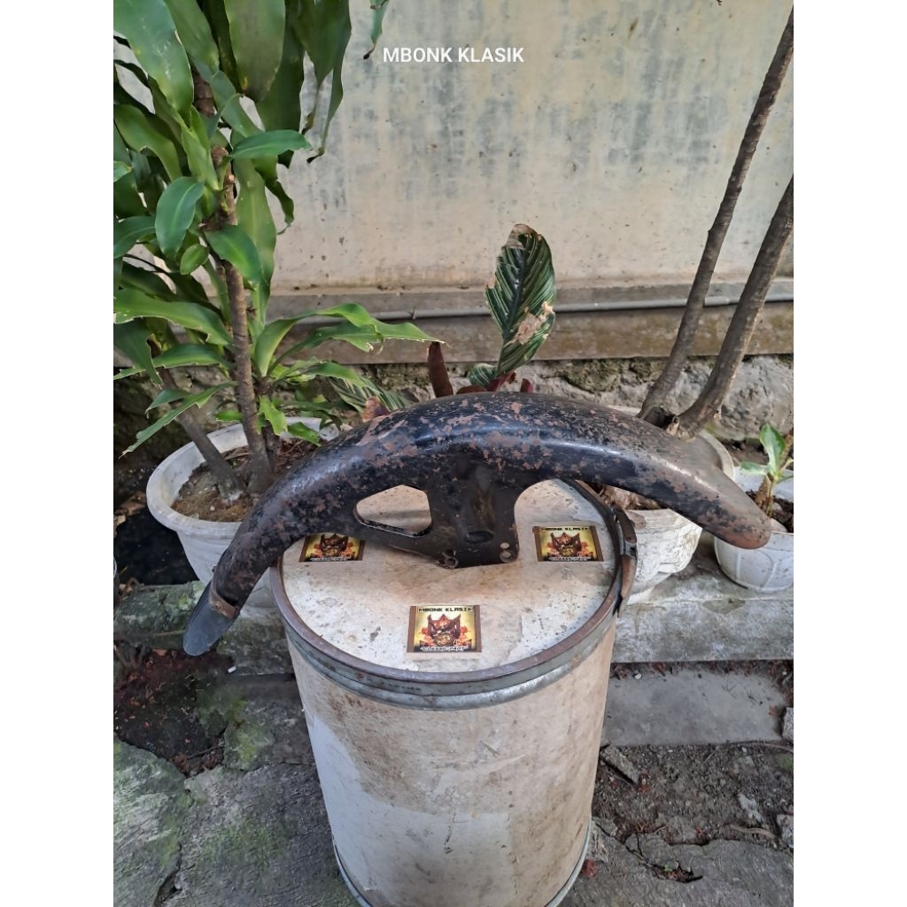 spakbor depan suzuki trs 118 katana gp100 gp125 ORIGINAL spakbor suzuki gp100 gp125 trs slebor suzuk