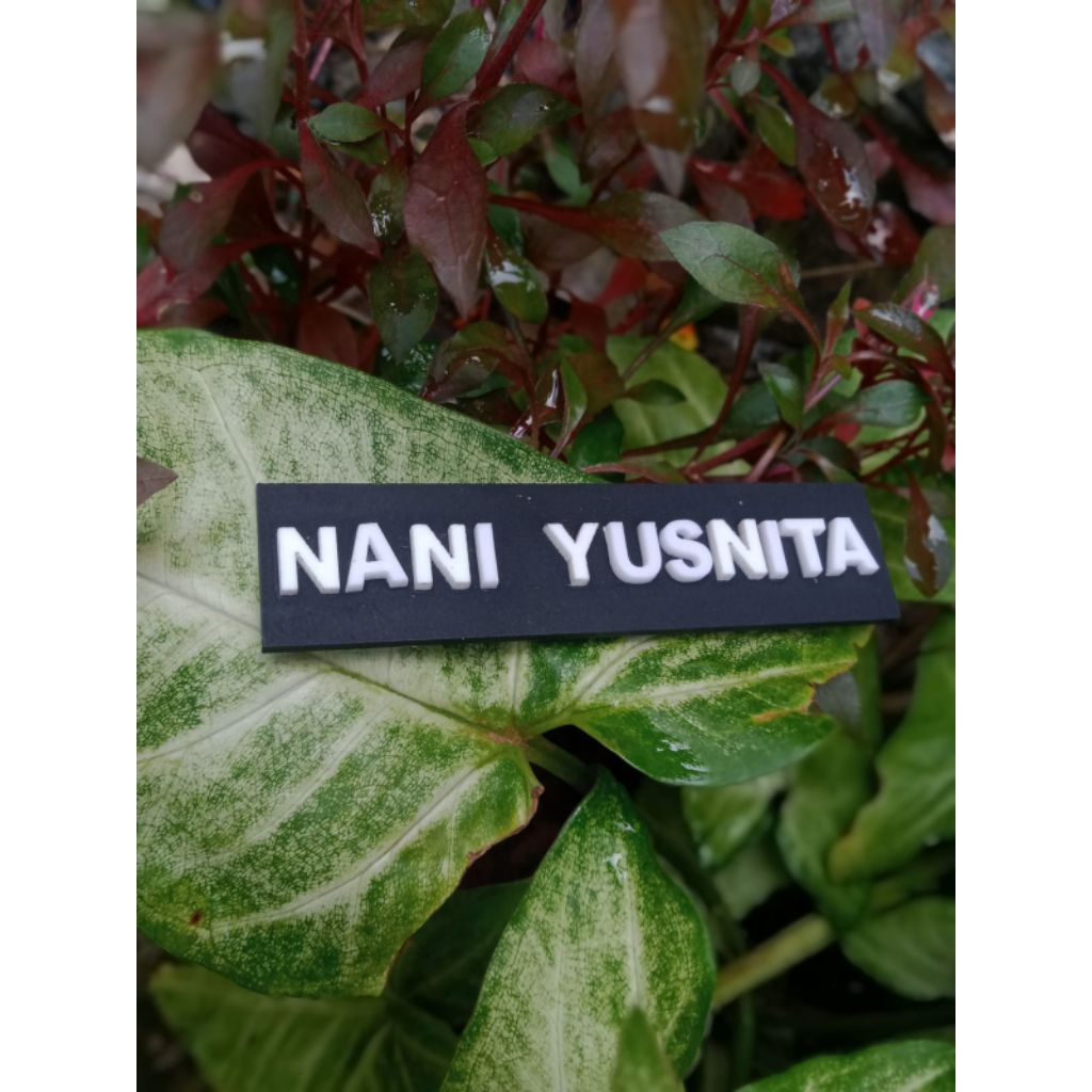 

papan nama | nametag full akrilik tulisan timbul custom