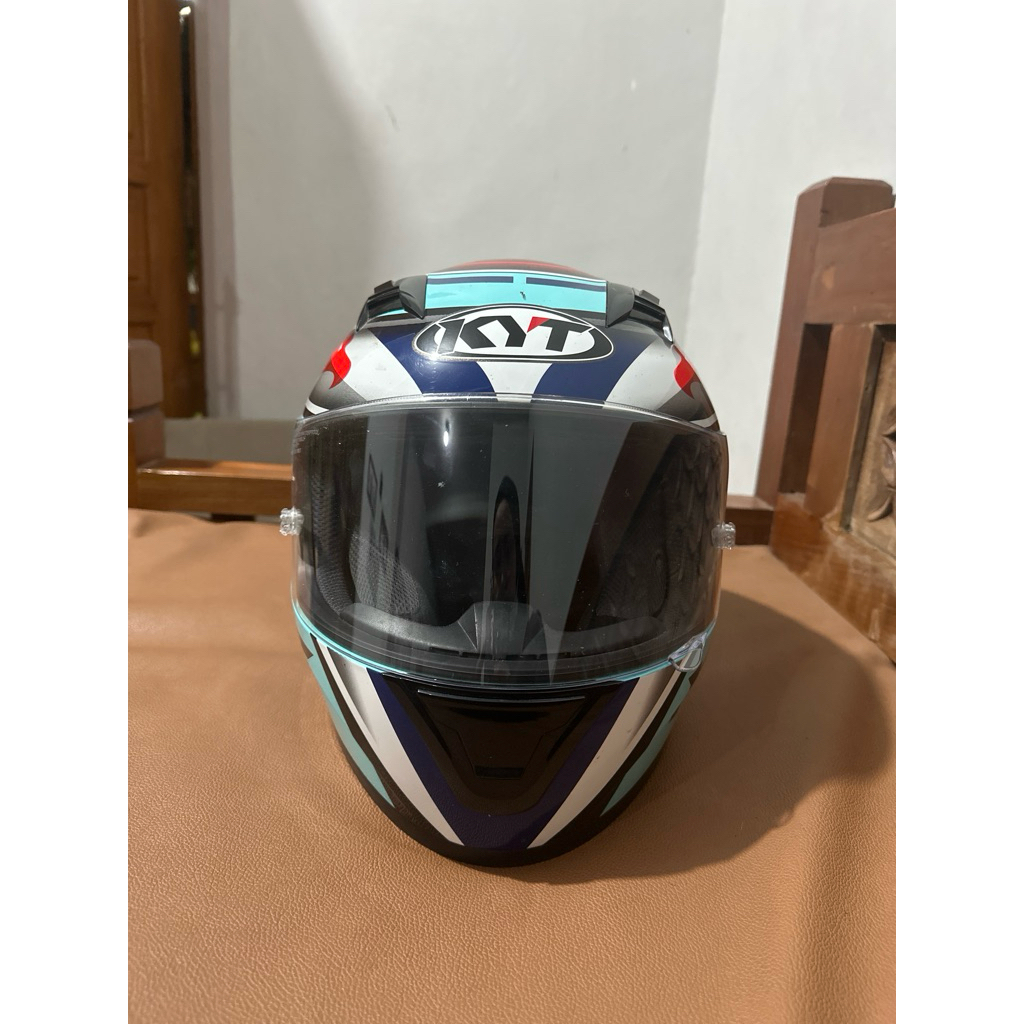 Helm KYT R10 biru second like NEW