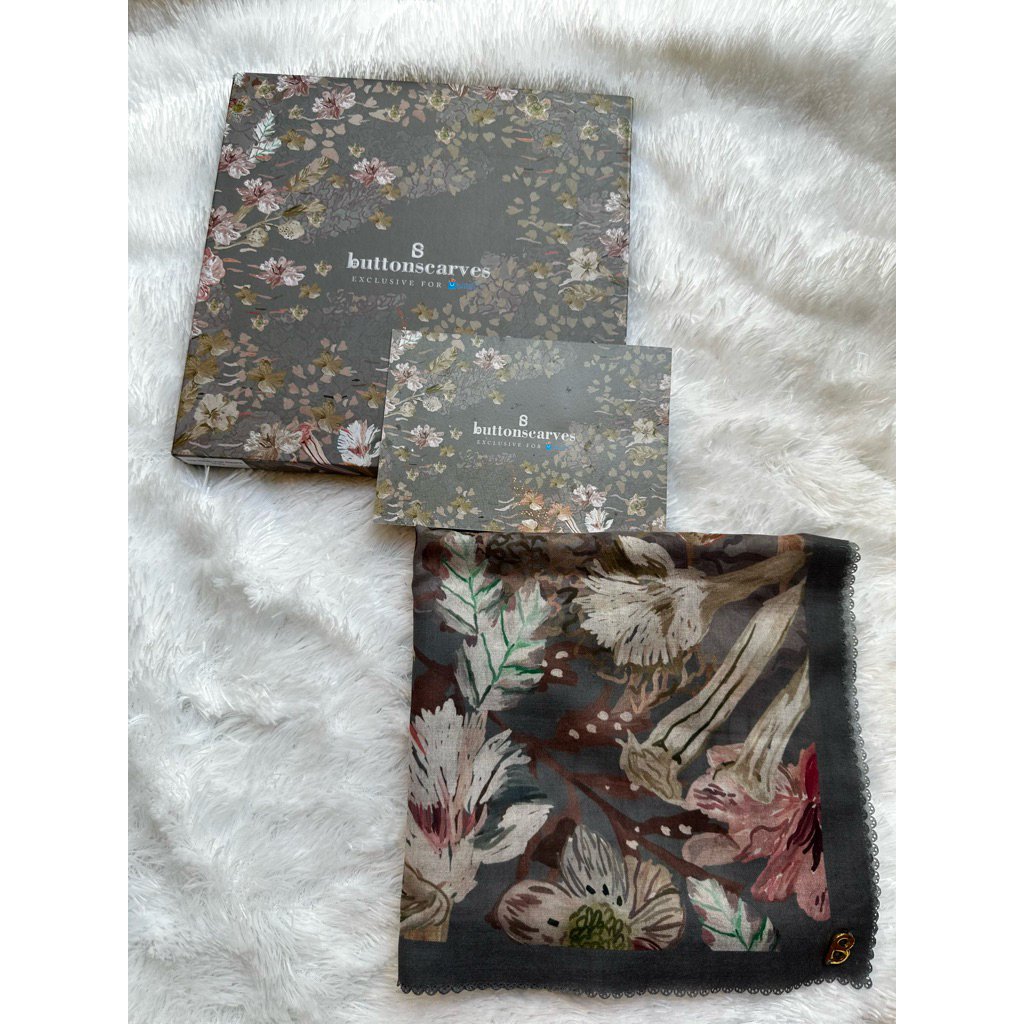 Buttonscarves Daisy Grey Preloved