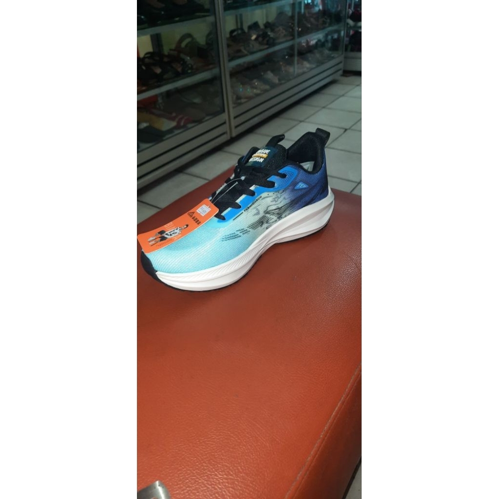 SEPATU SNEAKERS VOGUE RUNTEFA DESIGN