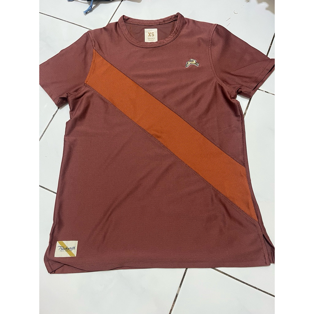 preloved tracksmith size XS