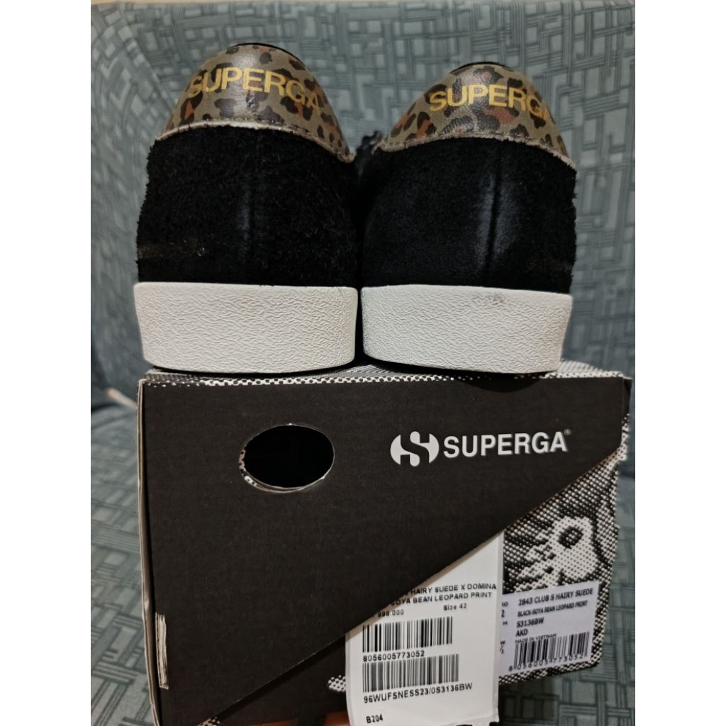 sepatu superga