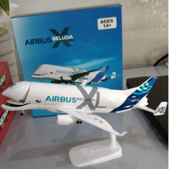 miniatur Diecast pesawat Beluga XL panjang 20 cm bahan full besi ada roda ada dudukan