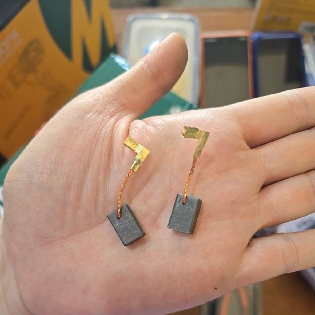 batu arang asli gerinda Ryu RSG100-3 (isi 2pc)/ carbon brush gerinda Ryu ASLI