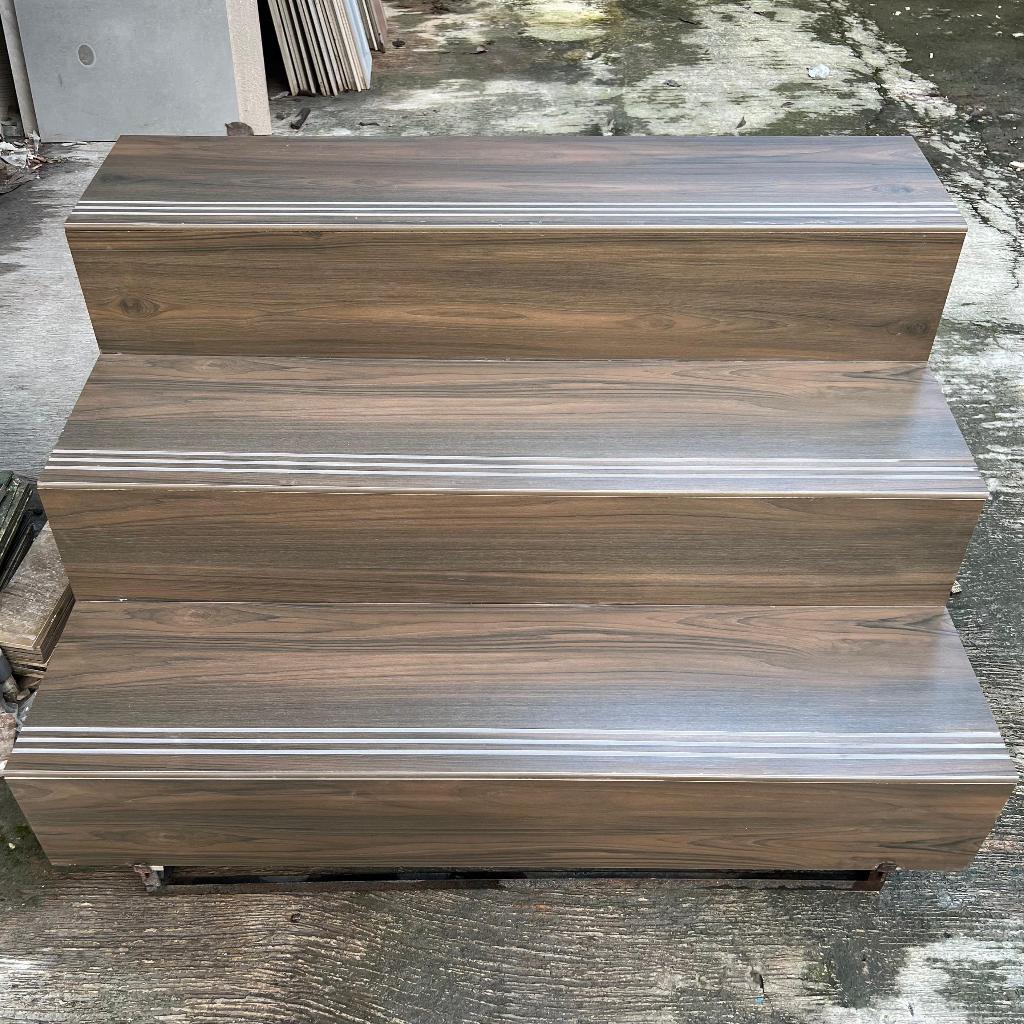 GRANIT TANGGA STEPNOSING MOTIF KAYU PEKAT