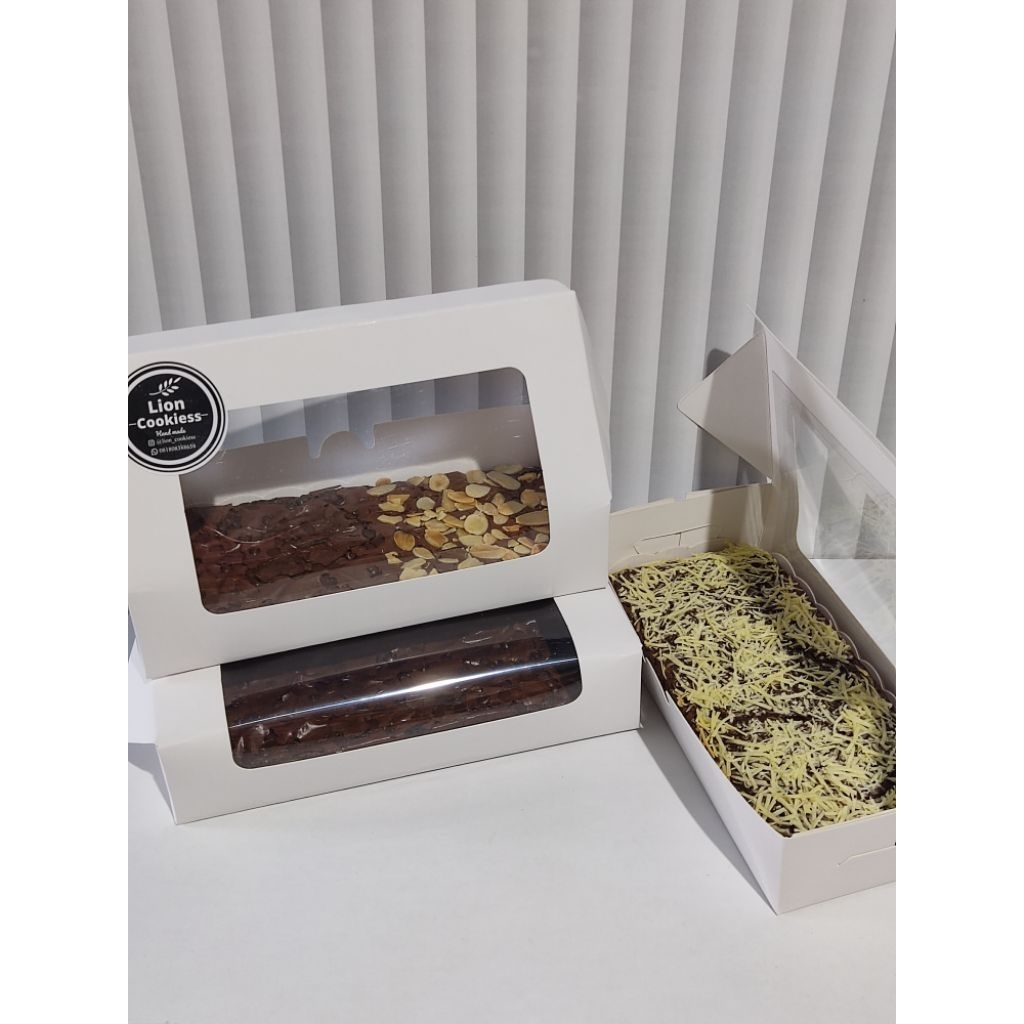 

brownies mochi almond slice kismis chocochips cheese