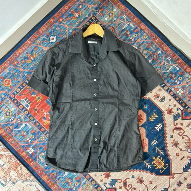 KEMEJA PENDEK EZIO HITAM SECOND