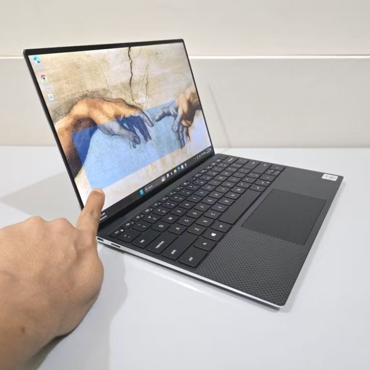 Laptop Dell XPS 13 9300 4K Intel Core i5 Gen 10th 13-Inch IPS UHD Plus 3840x2400 Resolusi