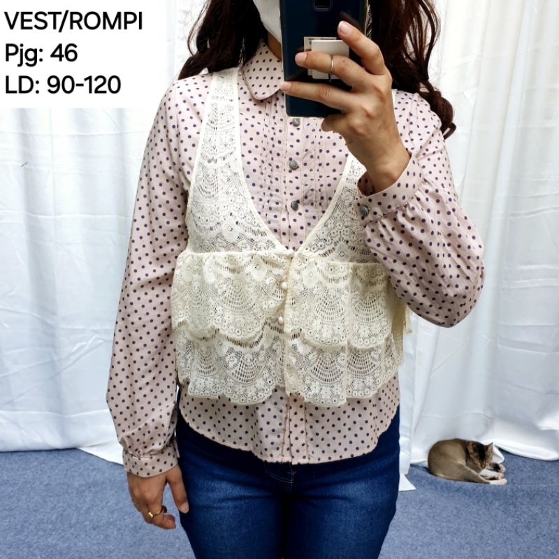 Earth Music & Ecology Lace Vest Rompi Outer