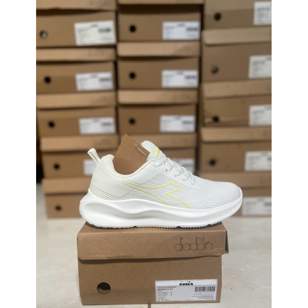 DIADORA MERRICK WHITE SIZE 36/37