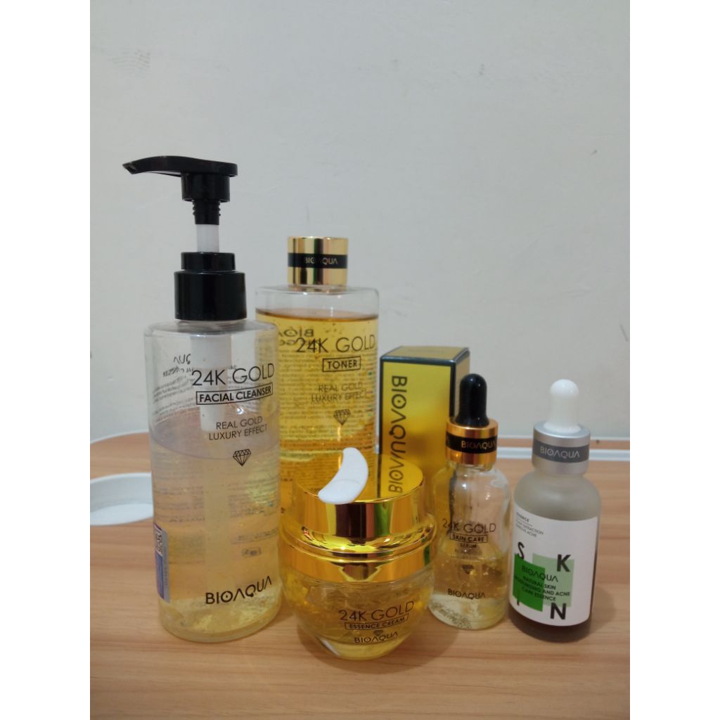 preloved bioaqua skincare 1 paket lengkap dengan acne essence free kapas toner