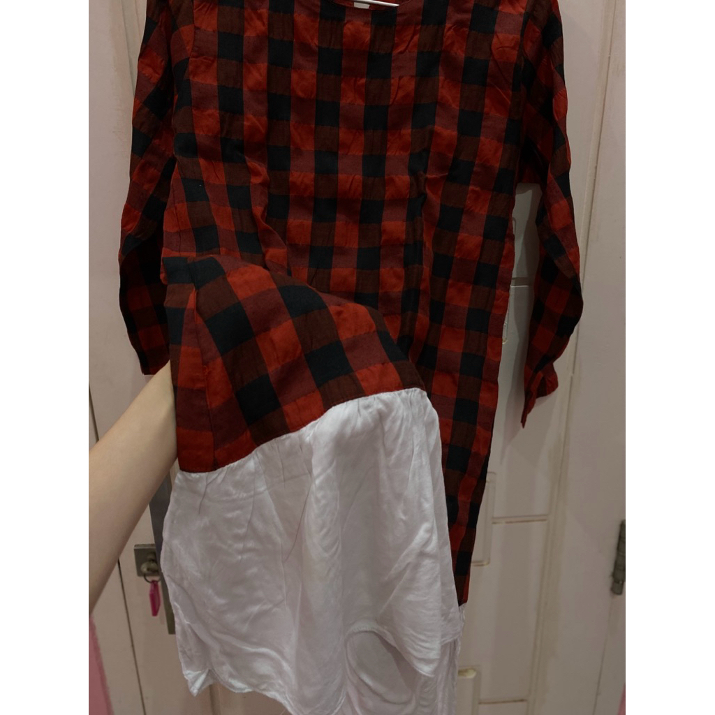 tunik kotak merah