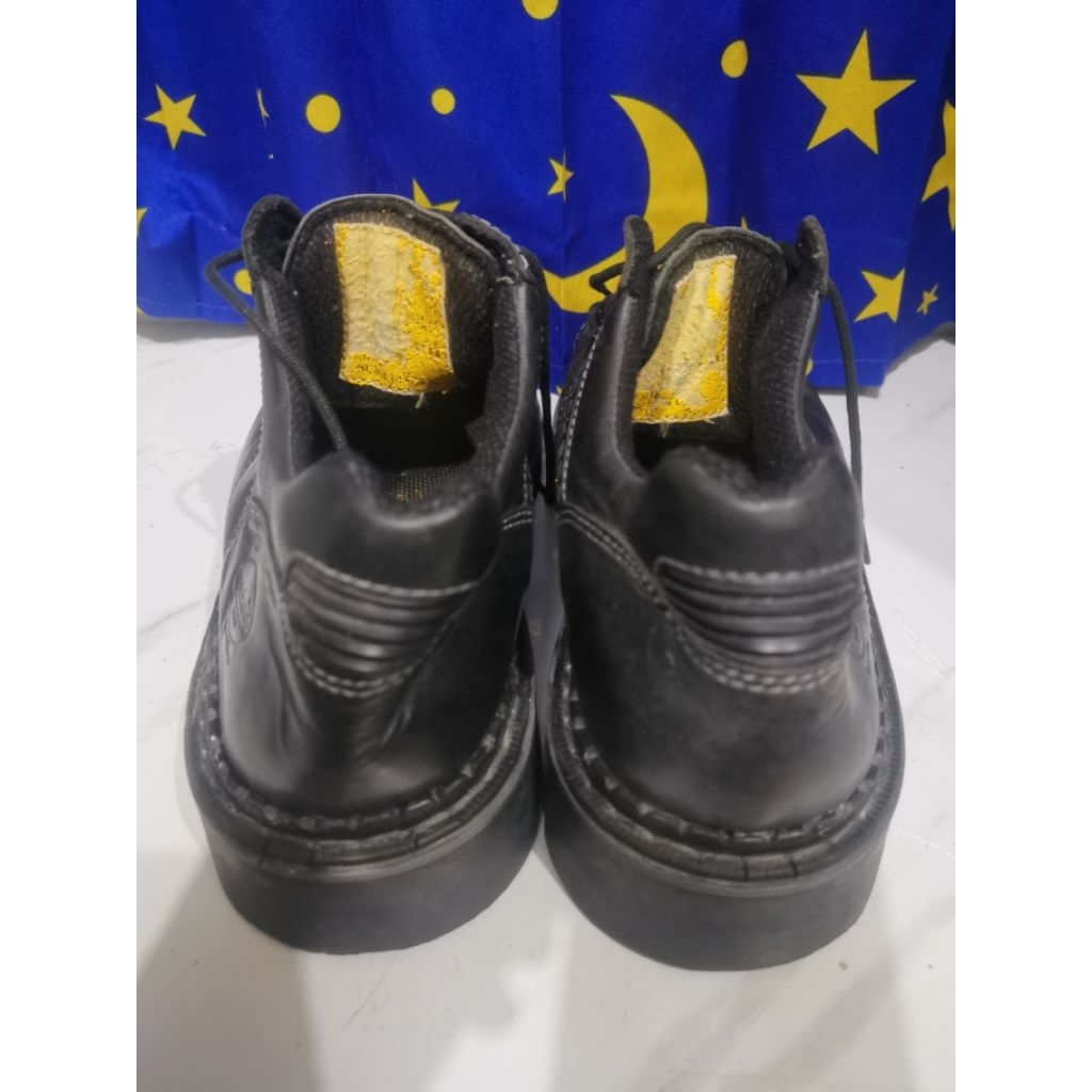 Sepatu boots Dockers 42/270