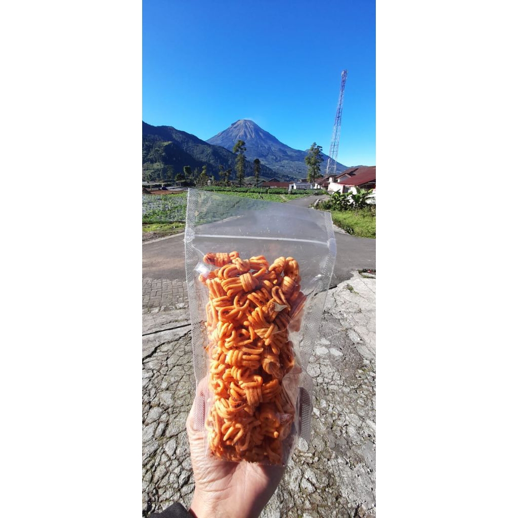 

Cemilan Receh Mie Undel Pedas Oleh-oleh Wonosobo - Lare Dieng