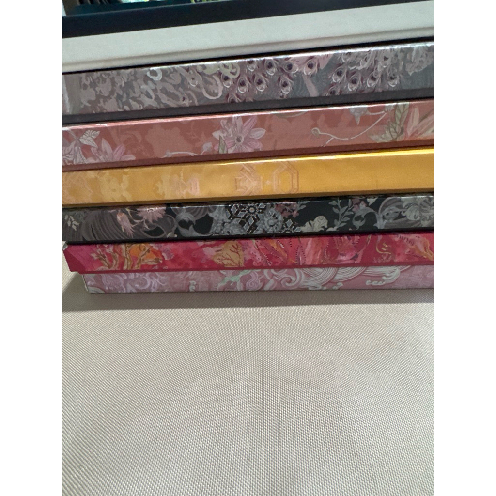preloved buttonscraves