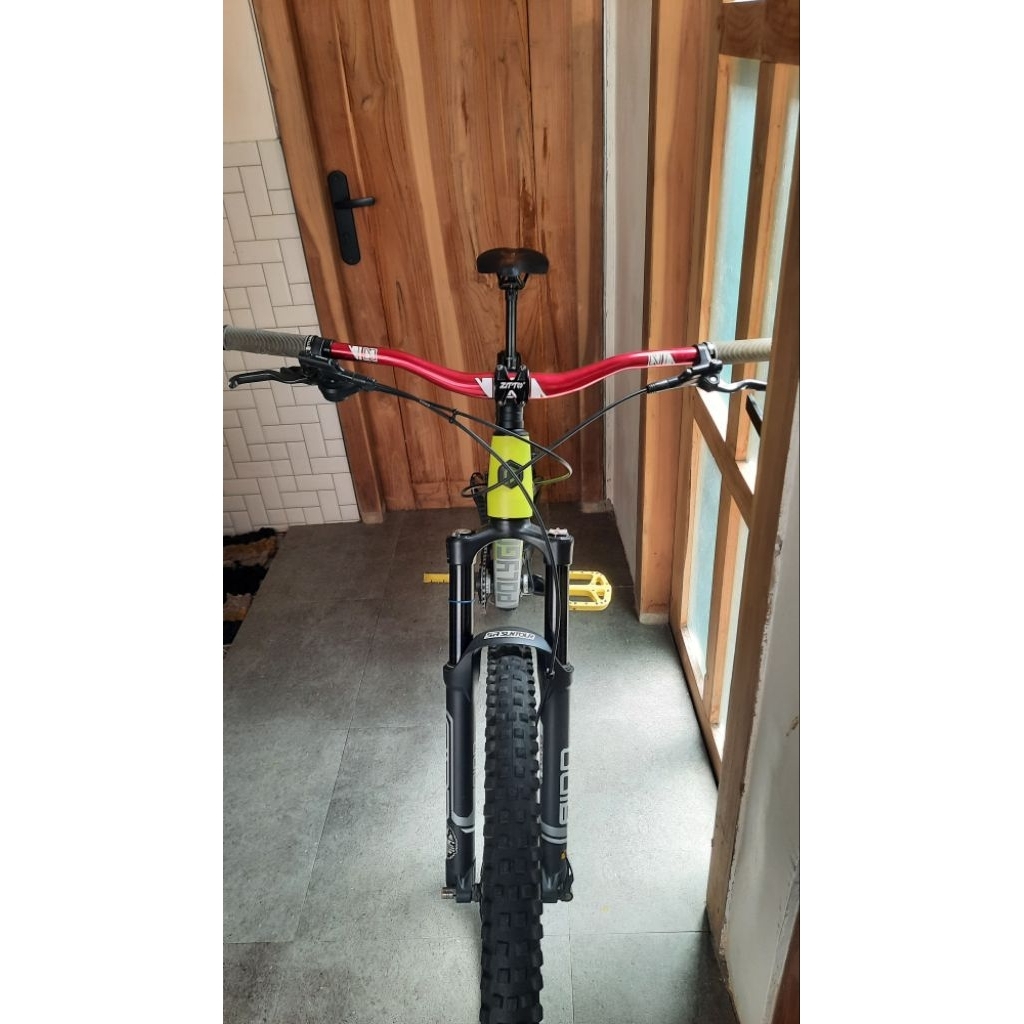 Sepeda Polygon Siskiu D7 tahun 2022-2023 rakitan spek mantap