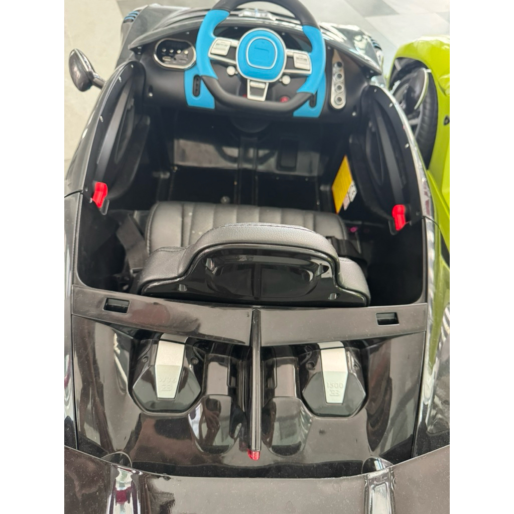 bugatti mobil aki mainan anak pliko preloved PK 8268 LN