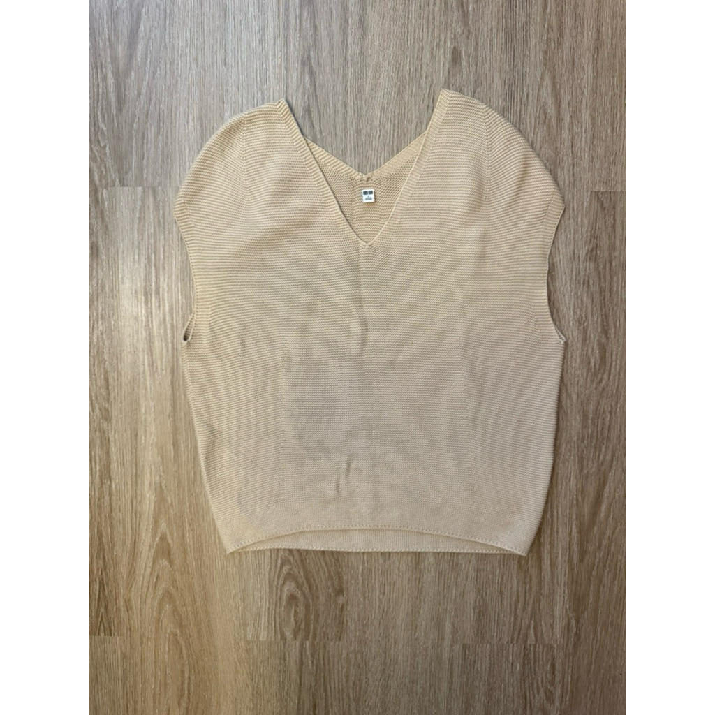 UNIQLO Women’s Knit V Neck Vest