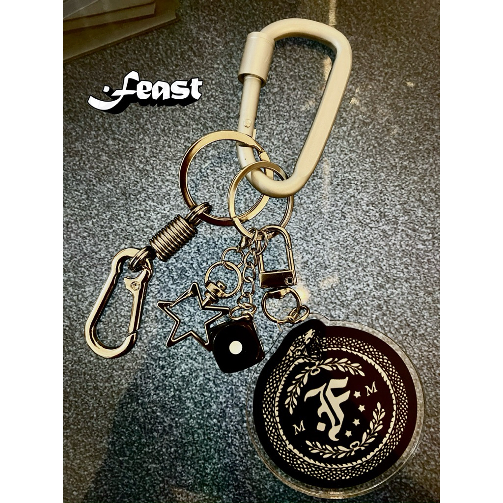Gantungan Kunci Feast Keychain Band Feast