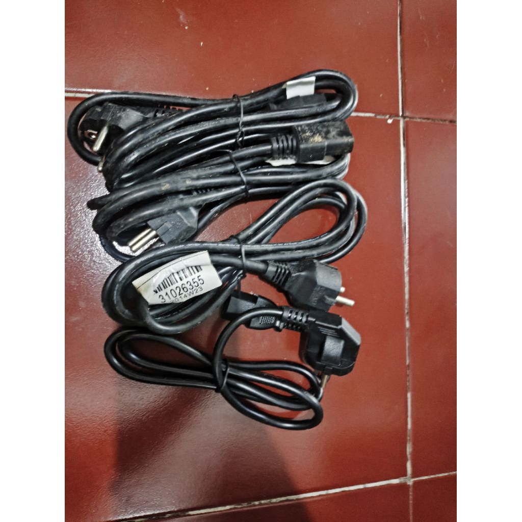 KABEL POWER PC BEKAS